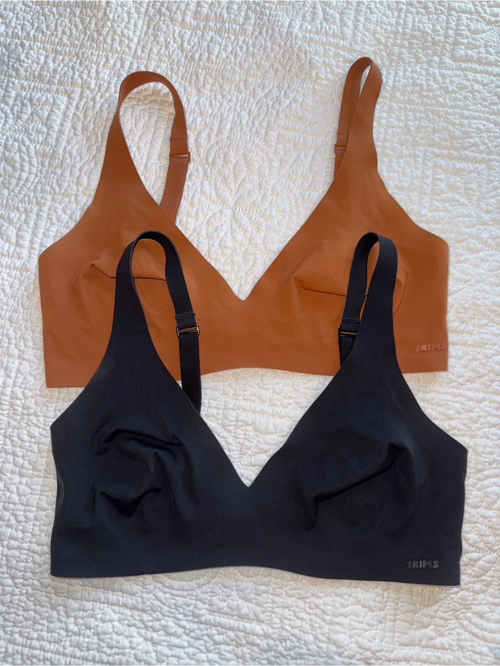 SKIMS Seamless V-Neck Bralettes - Black & Brown